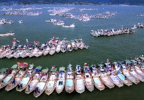 Fishermen rally to demand gov't open Isahaya Bay dikes